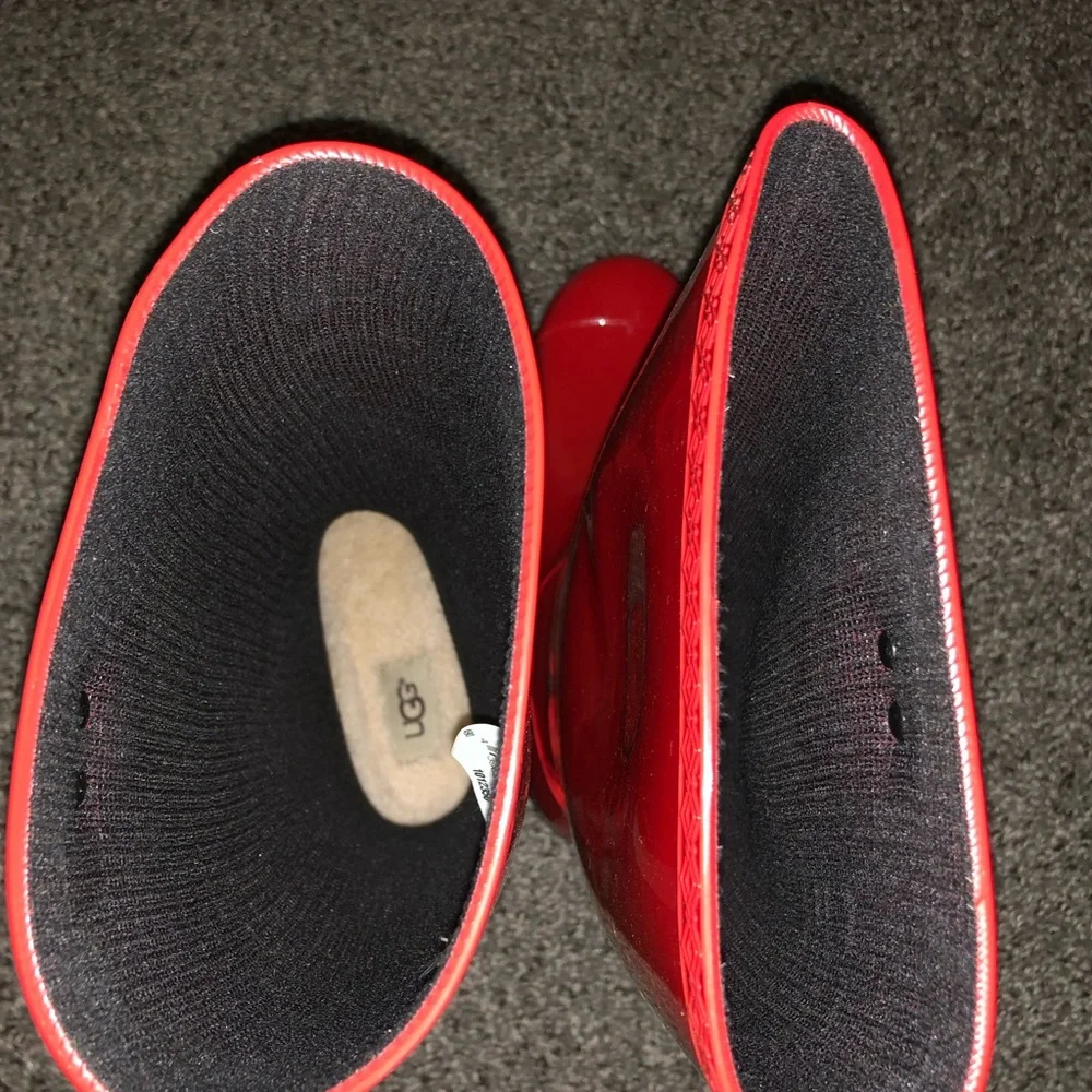 NEW Ugg Rain Boots (size 6 women's) - Picture 6 of 9